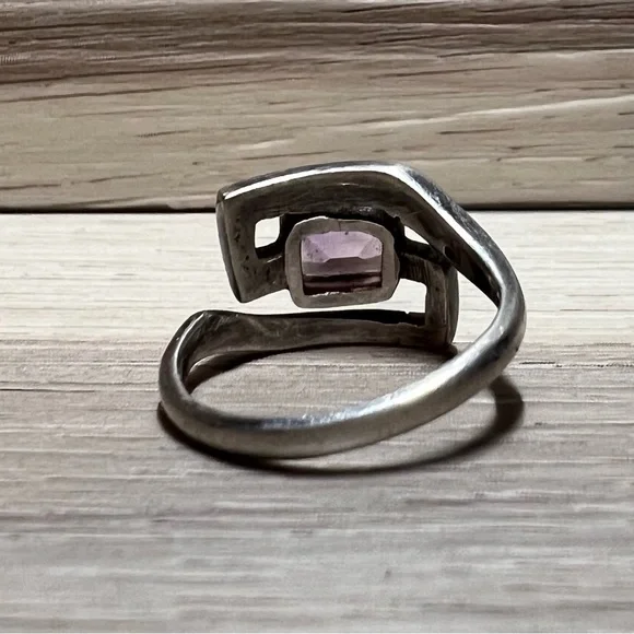 SOLD Vintage Handmade Modernist Geometric Sterling Silver Amethyst Ring, Size 6 - Picture 3 of 10